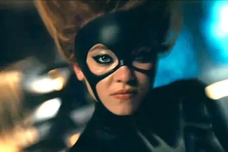 يُظهر المقطع الدعائي لـ Madame Web سيدني سويني بزي Spidey الأسود لفيلم Marvel الجديد